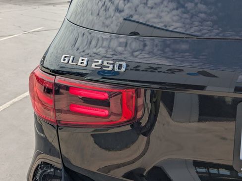 Used 2025 Mercedes-Benz GLB 250 image 5