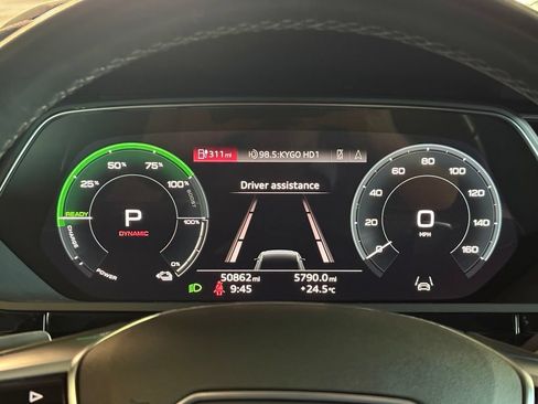 Used 2024 Audi Q8 e-tron Premium AWD/4WD image 22