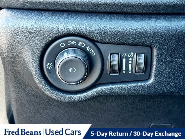Used 2025 Chrysler Pacifica Select FWD image 14