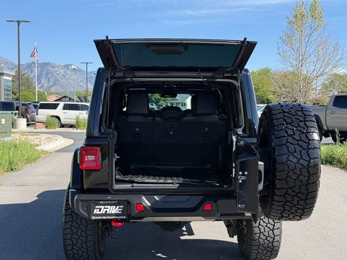 Used 2022 Jeep Wrangler Unlimited Rubicon w/ LED Lighting Group AWD/4WD image 12