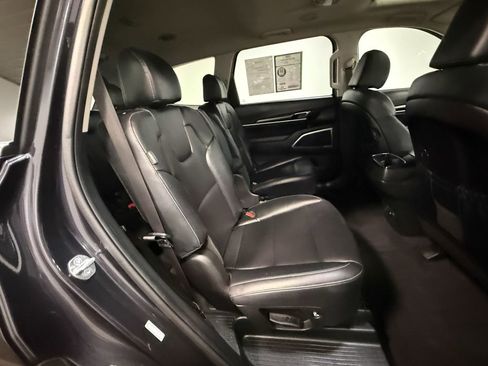 Used 2025 Kia Telluride S AWD/4WD image 14