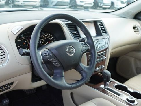 Used 2018 Nissan Pathfinder Platinum image 21