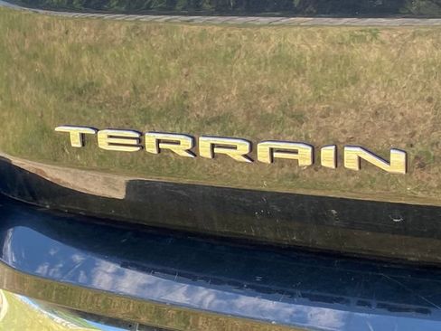 Used 2024 GMC Terrain SLT AWD/4WD image 4