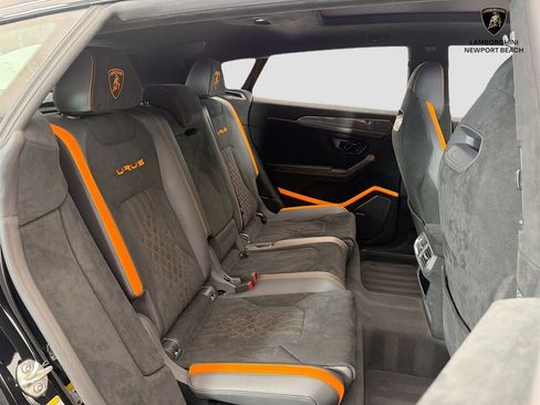 Used 2024 Lamborghini Urus Performante AWD/4WD image 55