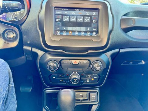 Used 2020 Jeep Renegade Altitude image 9