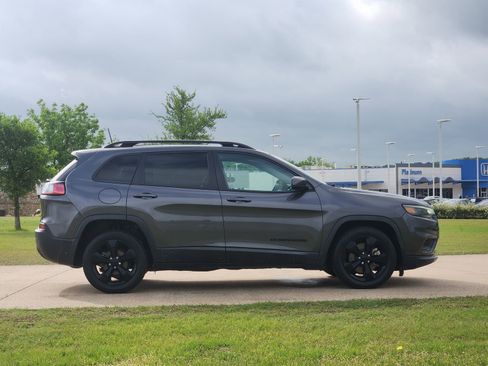 Used 2019 Jeep Cherokee Latitude Plus FWD image 7