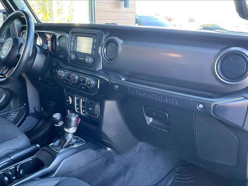 Used 2019 Jeep Wrangler Sport image 19