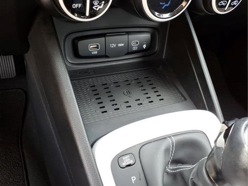 Certified 2024 Hyundai Venue Limited FWD image 24