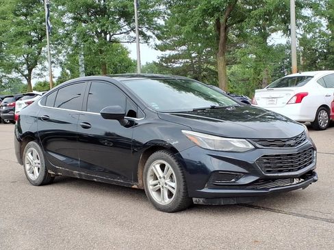 Used 2018 Chevrolet Cruze LT w/ LT Convenience Package FWD image 3