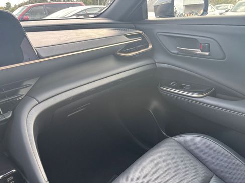 Used 2025 Toyota Crown XLE image 34