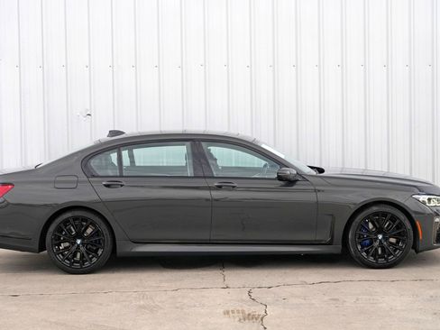 Used 2022 BMW 750i xDrive w/ Executive Package image 59