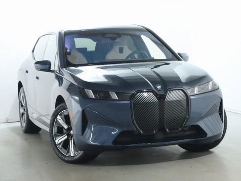 Used 2026 BMW iX xDrive45 w/ Premium Package image 2