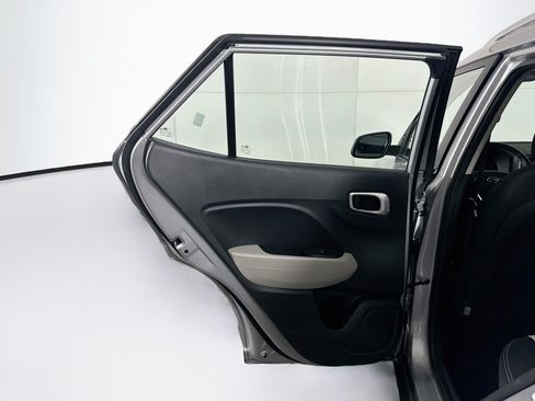 Used 2025 Hyundai Venue SEL FWD image 26