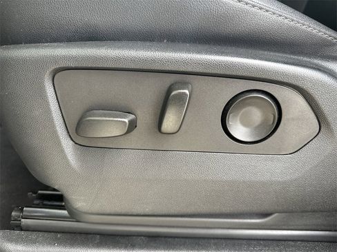 Used 2023 Chevrolet Suburban LT image 16