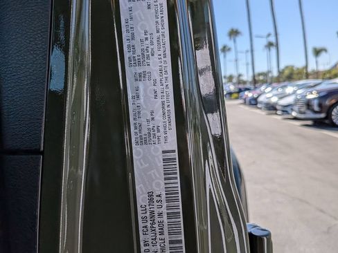Used 2022 Jeep Wrangler Unlimited Sahara AWD/4WD image 35