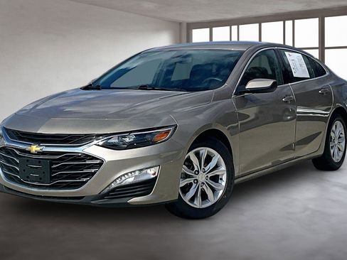 Used 2022 Chevrolet Malibu LT image 2