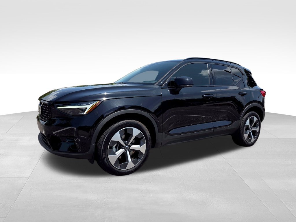 Used 2026 Volvo XC40 B5 Plus AWD/4WD image 2