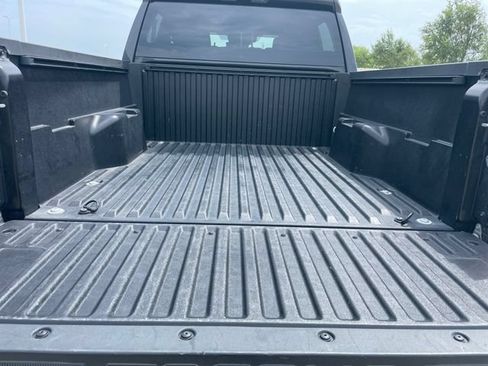 Used 2024 Toyota Tacoma SR5 AWD/4WD image 32
