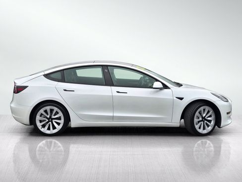 Used 2022 Tesla Model 3 RWD image 3