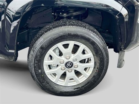 Certified 2025 Toyota Tacoma SR5 w/ SR5 Upgrade Package image 16