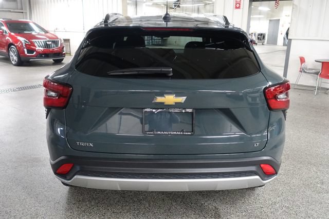 Used 2025 Chevrolet Trax LT FWD image 6
