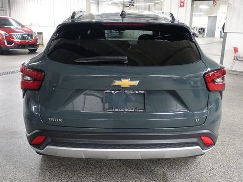 Used 2025 Chevrolet Trax LT FWD image 6