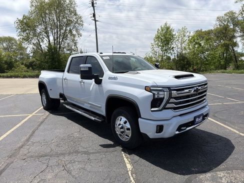 New 2026 Chevrolet Silverado 3500 High Country w/ High Country Premium Package AWD/4WD image 3