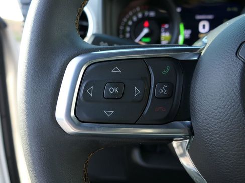 Used 2025 Jeep Wrangler Unlimited Sahara image 16