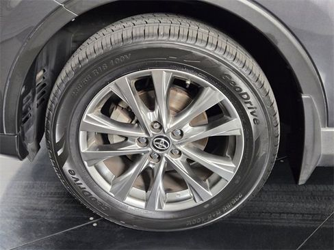 Used 2017 Toyota RAV4 Limited image 12