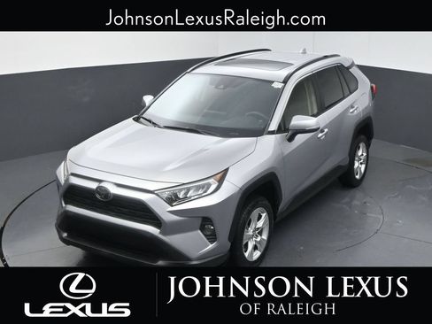 Used 2019 Toyota RAV4 XLE w/ Convenience Package FWD image 24