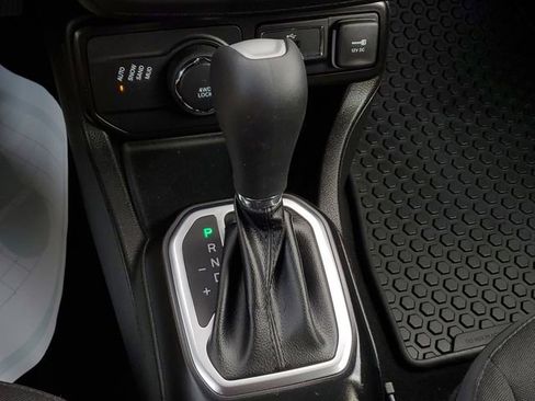 Certified 2023 Jeep Renegade Altitude AWD/4WD image 36