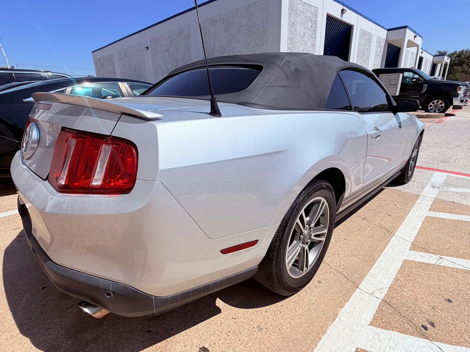 Used 2012 Ford Mustang Premium w/ Security Pkg RWD image 4