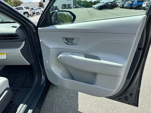 Used 2024 Hyundai Kona Limited FWD image 19
