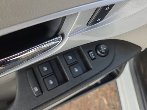 Used 2017 Chevrolet Equinox LT image 25