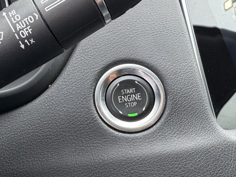 Used 2021 Cadillac XT4 Premium Luxury image 16