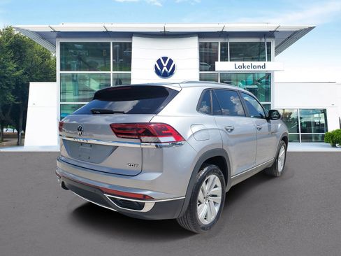 Used 2021 Volkswagen Atlas Cross Sport SE w/ Panoramic Sunroof Package FWD image 3