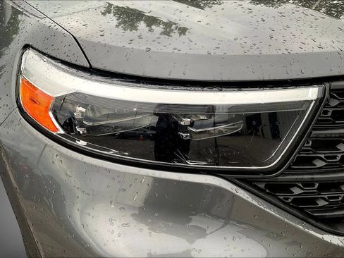 Used 2023 Ford Explorer 4WD image 32