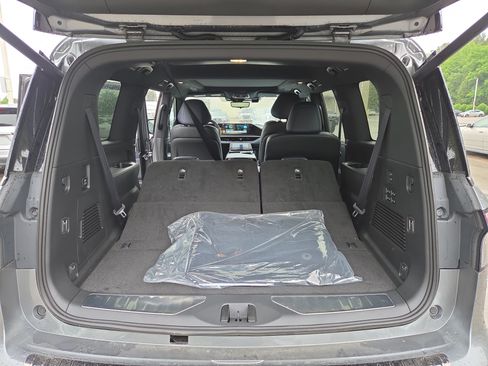 Used 2026 INFINITI QX80 4WD w/ Sport Exterior Package image 9