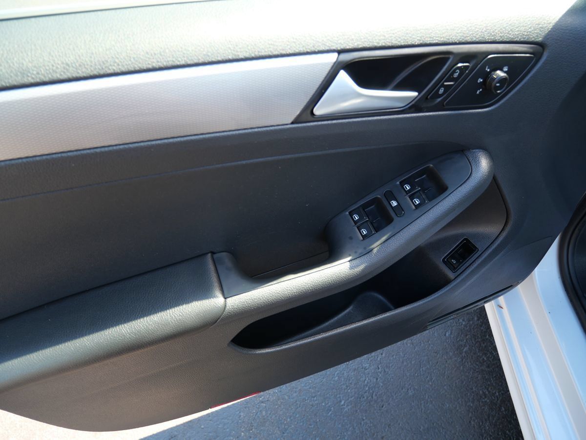 Used 2018 Volkswagen Jetta SE FWD image 14
