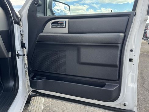 Used 2015 Ford Expedition Limited w/ Equipment Group 301A AWD/4WD image 24