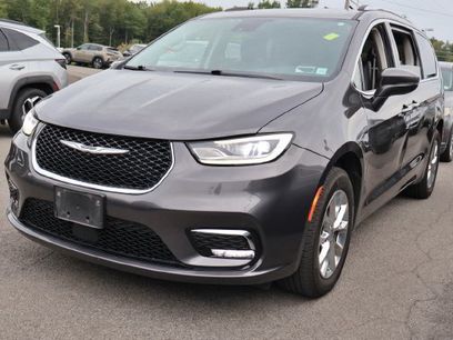 Used 2021 Chrysler Pacifica Touring-L w/ Uconnect Theater Family Group