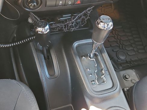 Used 2018 Jeep Wrangler Unlimited Sport S AWD/4WD image 19