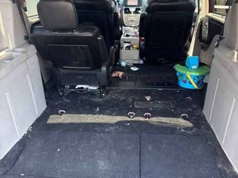 Used 2011 Chrysler Town & Country Limited FWD image 20