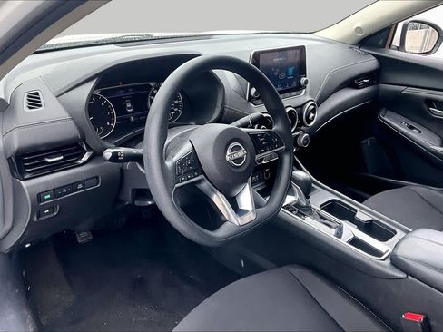 Used 2025 Nissan Sentra SV FWD image 16