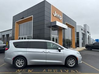 Used 2023 Chrysler Pacifica Touring-L FWD video 1