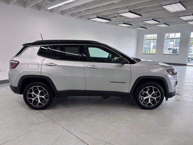 Used 2024 Jeep Compass Limited AWD/4WD image 14