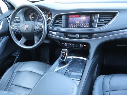 Used 2021 Buick Enclave Essence image 17
