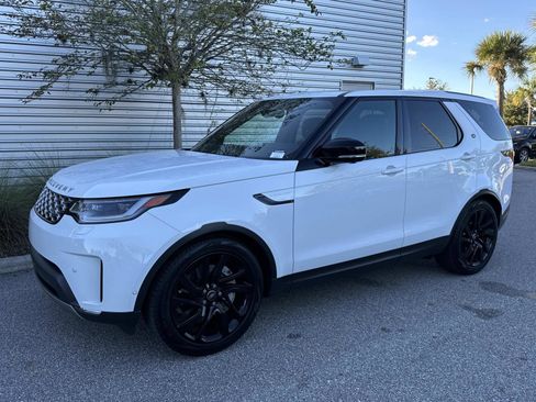Certified 2025 Land Rover Discovery S image 1