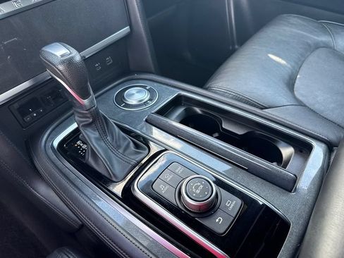 Used 2024 Nissan Armada SL w/ Midnight Edition Package RWD image 31