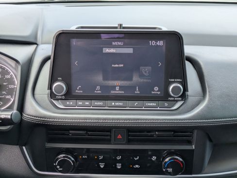Used 2025 Nissan Rogue S FWD image 17